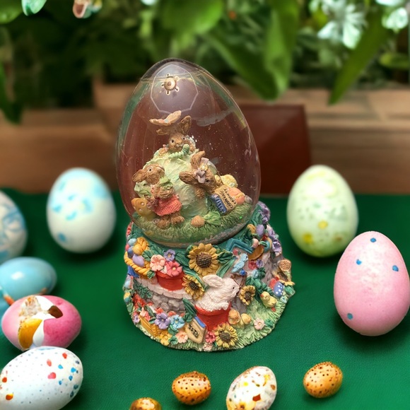 Musical Easter snow globe - Picture 3 of 5